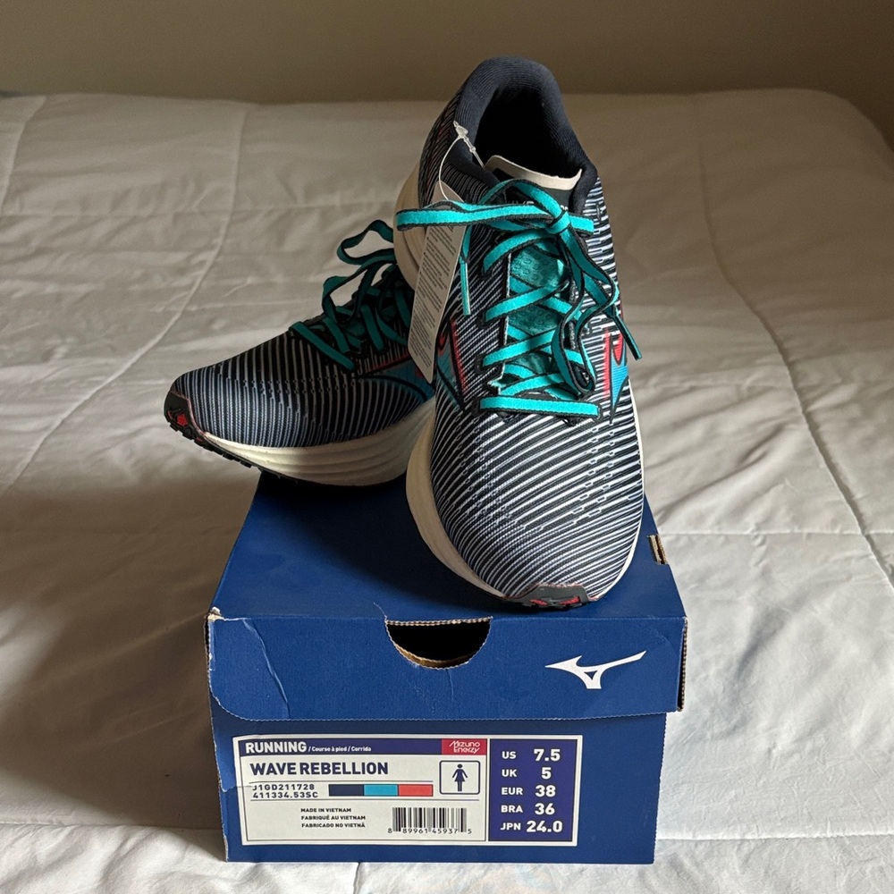 Mizuno Wave Rebellion Running Shoe Size 7.5